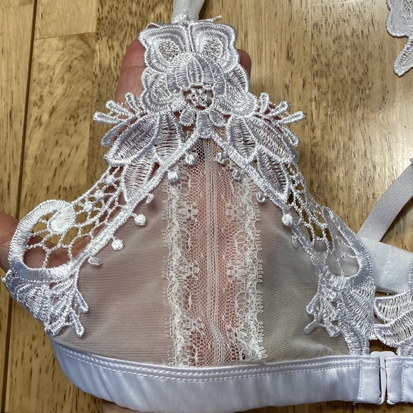 2 Lovely bras - Picture 10 of 16